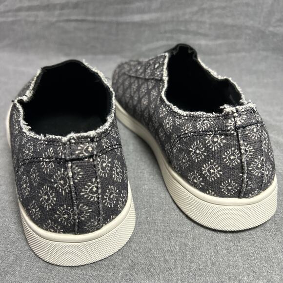 New Spenco Women's Santa Maria Batik Sneaker Size W 9-1/2 B Black Print Slip On - Picture 3 of 9